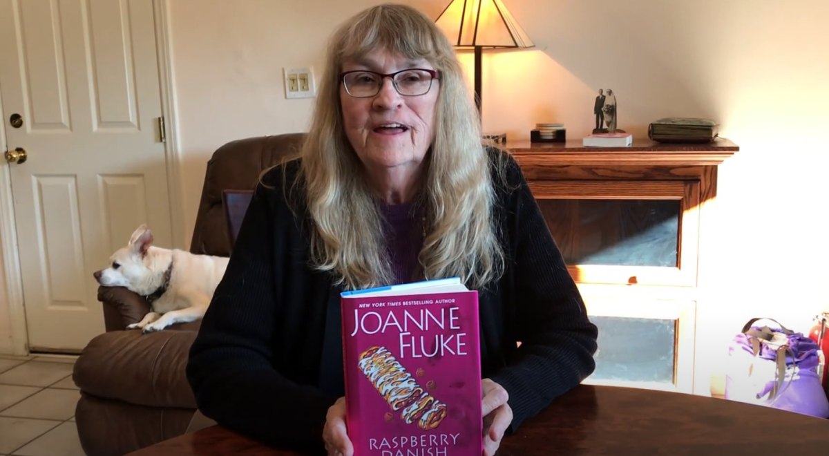 6+ Best Joanne Fluke Books The Master of Sweetie Cozy Mysteries